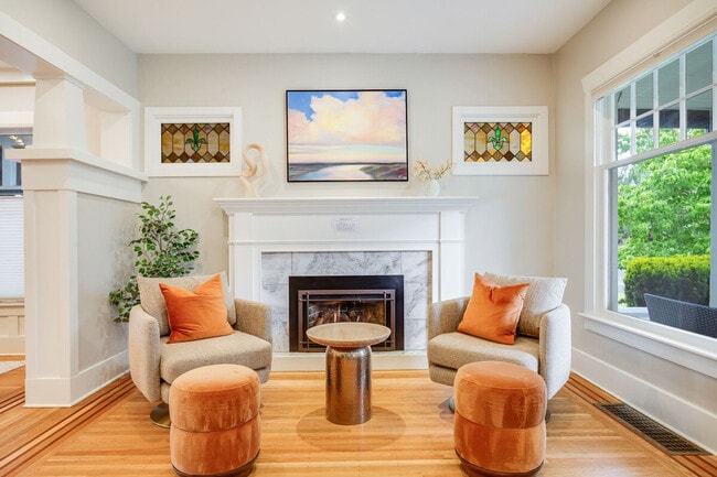 Building Photo - 1706 Warren Ave N Unit SI ID1035890P