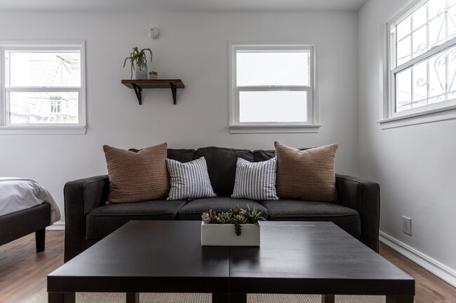 Photo - 18 Breeze Ave