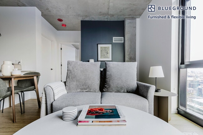 Photo - 225 N Elizabeth St Unit FL21-ID1098