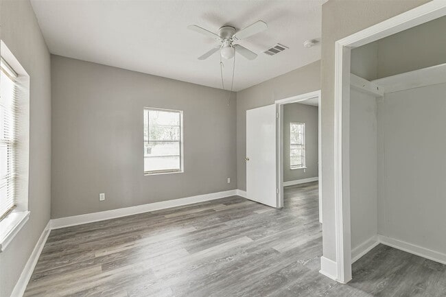 Photo - 9839 Racine St