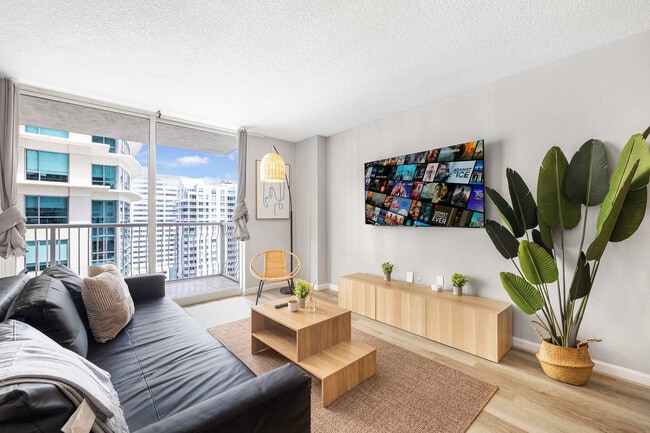 Building Photo - 1 SE 12th St Unit FL30-ID1022225P