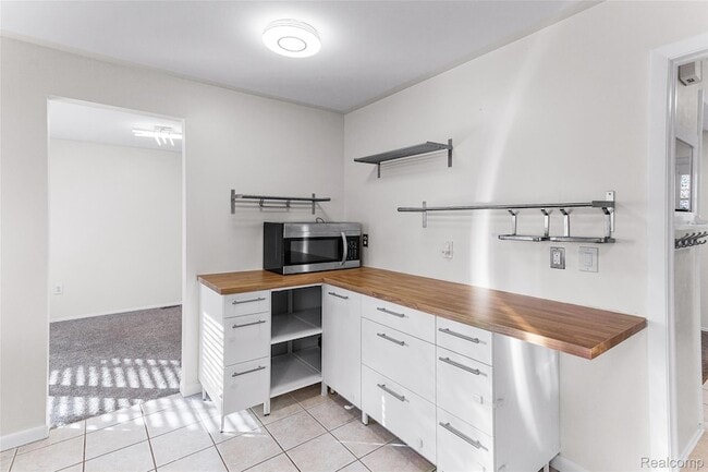 Photo - 22582 Winfield Rd