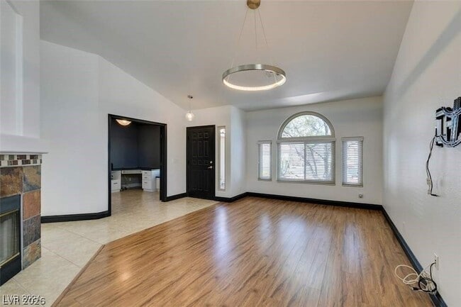 Photo - 240 Honeywood St