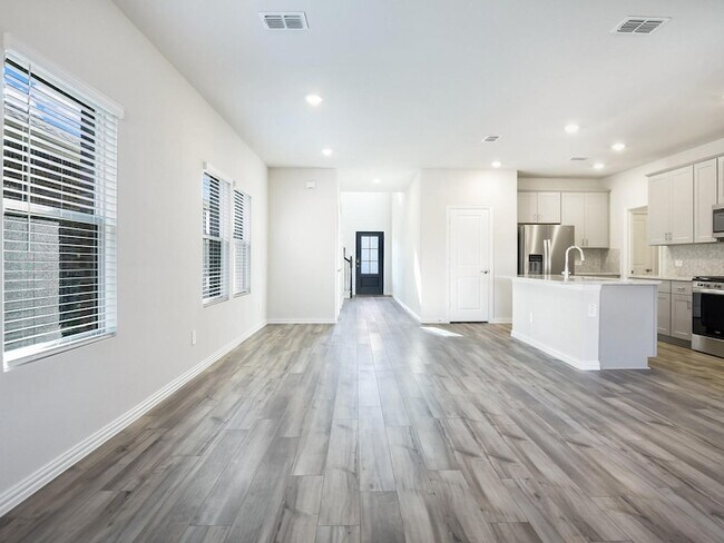 Photo - 208 Goosewood Dr