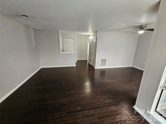 Photo - 4811 Spring Lake Dr Unit E