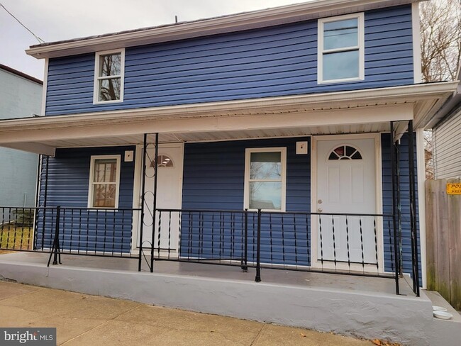 Building Photo - 233 Kern St