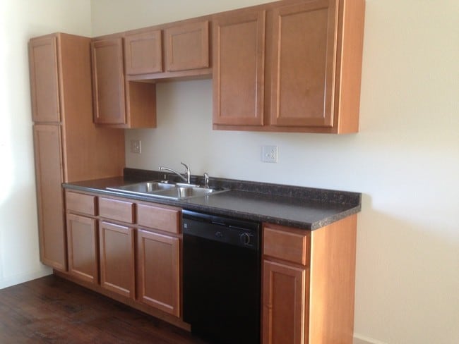 Photo - Pinecrest Apartments