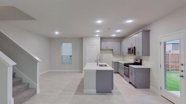 Photo - 415 Magellan Rd