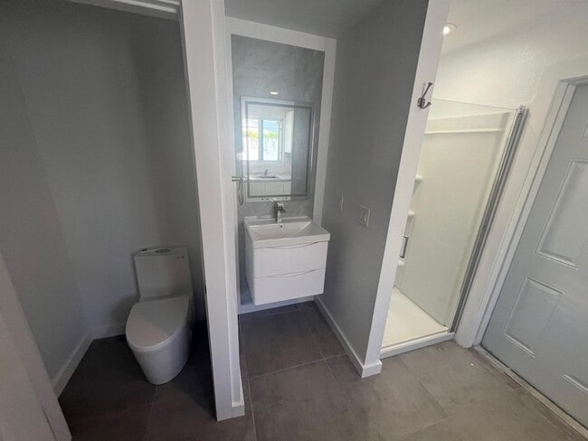 Photo - 1244 W 27th St Unit B