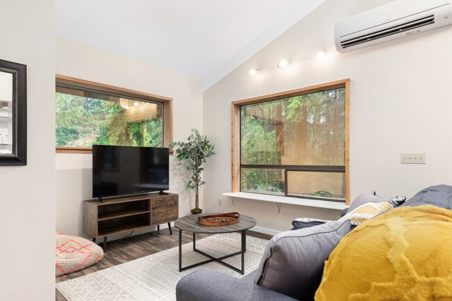 Photo - 901 Center St NE Unit ID1036027P