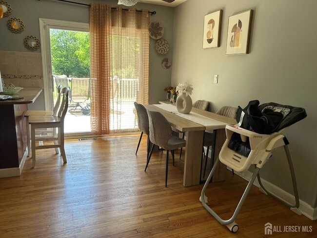 Photo - 869 Gates Ave