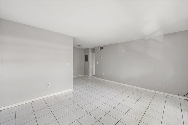 Photo - 1925 Madison St Unit 22