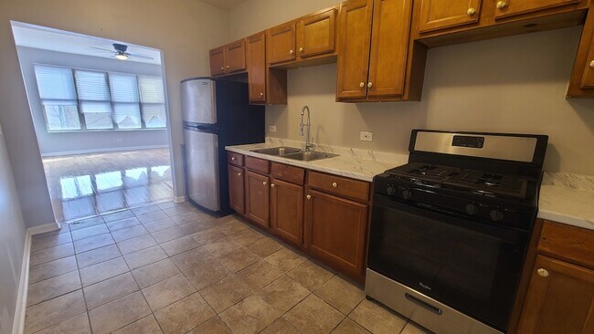 Photo - 604 E Marquette Rd