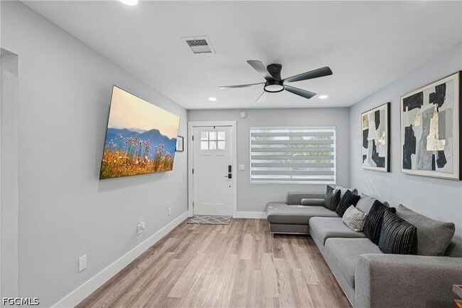 Photo - 92 Oak St