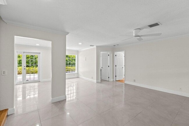 Photo - 4610 Pinetree Drive