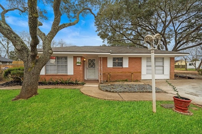 Building Photo - 712 Damon St