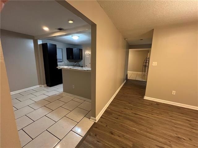 Photo - 4853 Metropolitan Dr