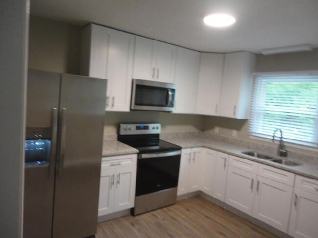 Photo - 137 W Barbee St