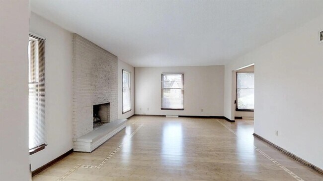 Photo - 933 High Meadow Dr