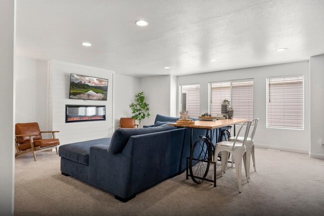 Building Photo - 569 Richland Vly St Unit ID1249870P