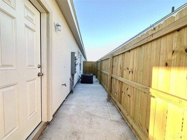 Photo - 3500 Ventura Ave Unit 3