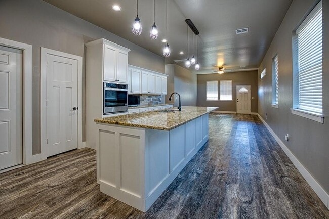 Photo - 807 Venice Ct