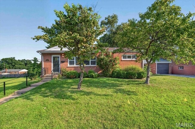 Photo - 8561 Everett Ave