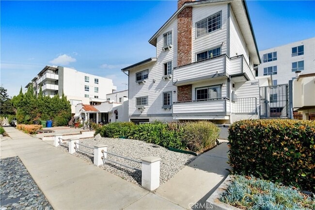 Building Photo - 3632 Dunn Dr Unit 1