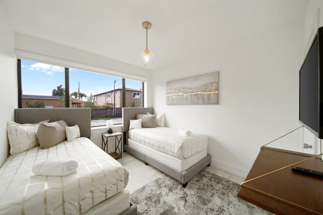 Photo - 2110 SW 16th St Unit ID1388877P