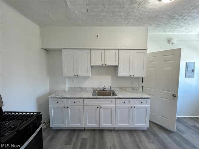 Photo - 2232 W 103rd St Unit 5