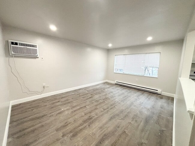 Photo - 75 Vine St Unit B4