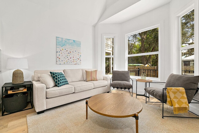 Building Photo - 90 De Haven St Unit ID1281966P