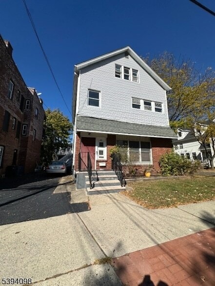 Building Photo - 88 Bay St