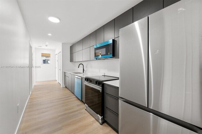 Photo - 403 SW 12th Ave Unit 4