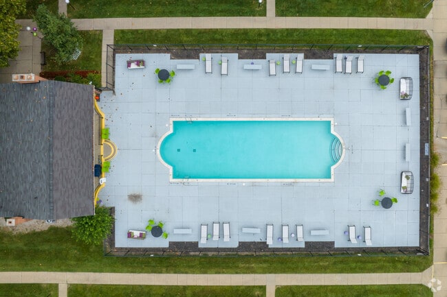 Photo - Kings Pointe Apartments - Warren, MI