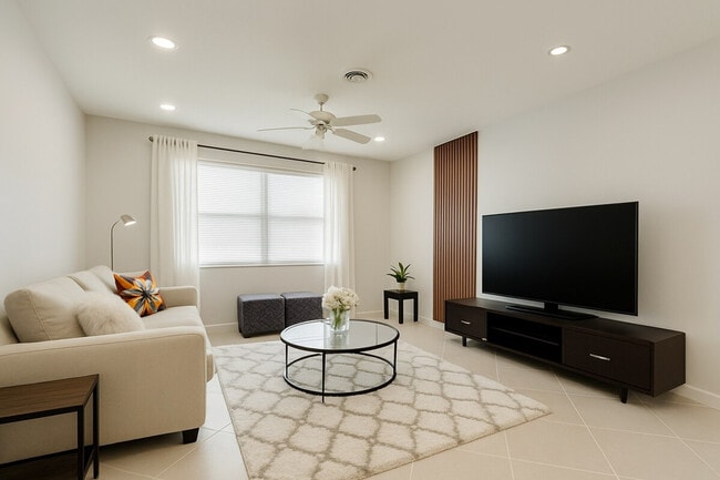 Building Photo - 23 NE 19th Ave Unit ID1256098P