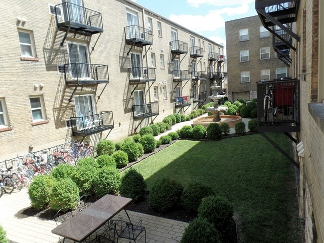 Courtyard - Gallery Central West End