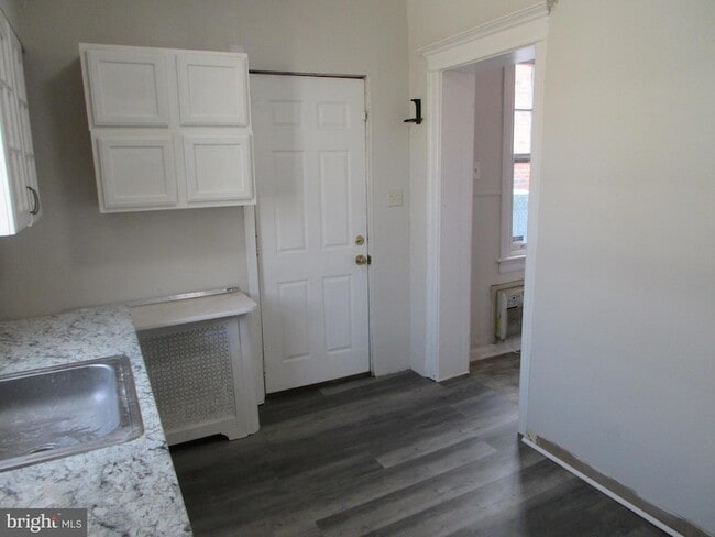 Photo - 4123-4100 Tyson Ave