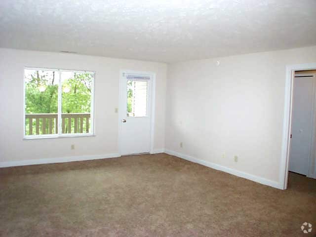 Living Room - Bridgewater Park Apartments