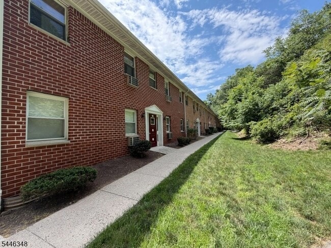 Building Photo - 100 Pierson Miller Dr