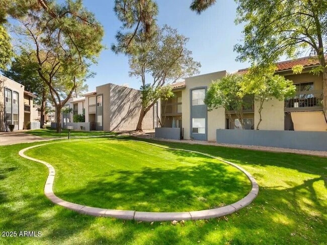 Building Photo - 164 N 74th St Unit 2