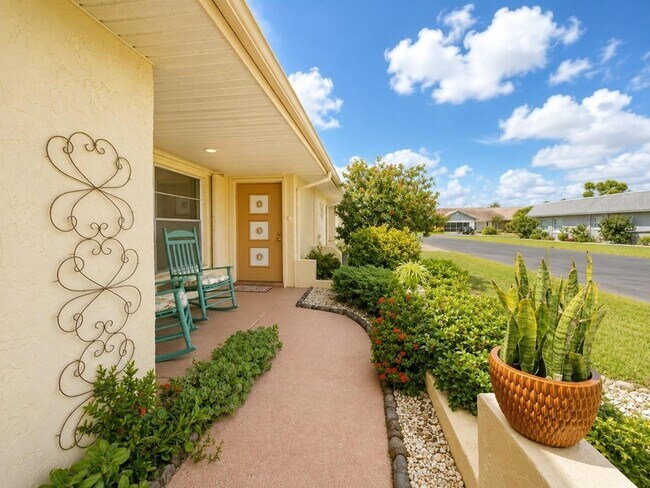 Photo - 310 Faircross Cir