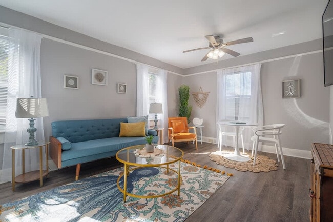 Building Photo - 5706 N Suwanee Ave Unit ID1271940P