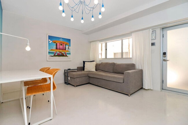 Building Photo - 250 Collins Ave Unit SI ID1272082P