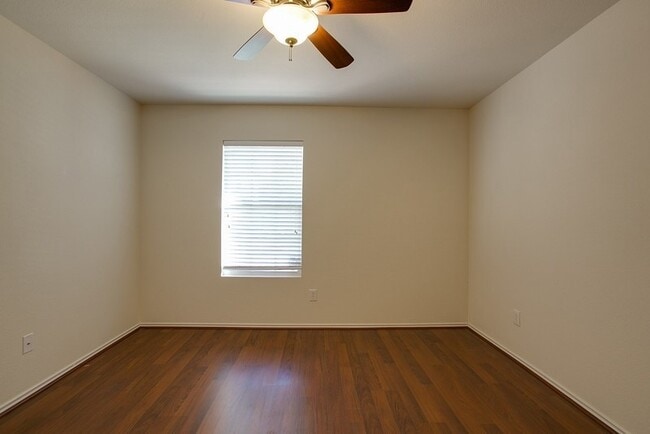 Photo - 4541 Martingale View Ln