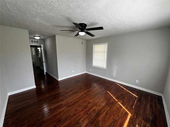 Photo - 5815 Southseas St