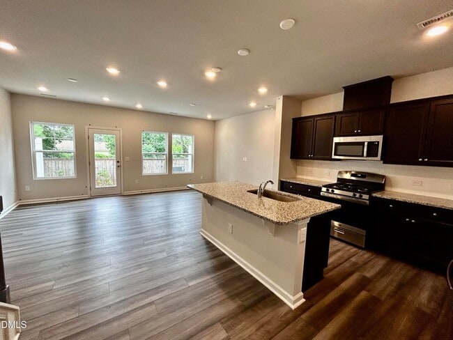 Photo - 154 Paramount Dr