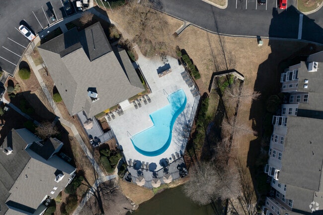 Pool - Springhouse Apartments