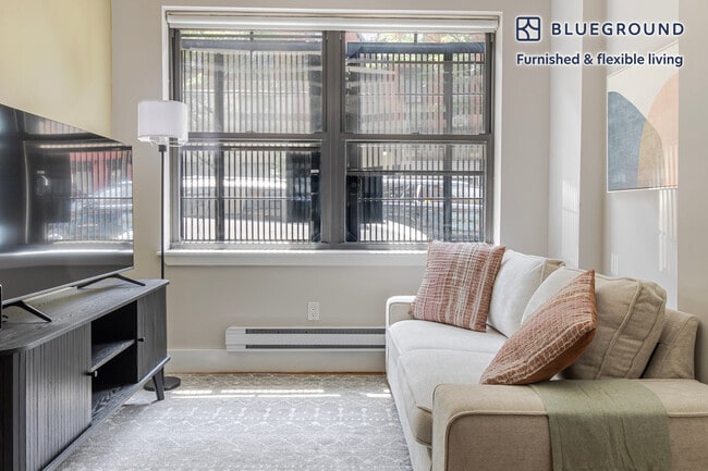 Photo - 515 W 47th St Unit FL1-ID1875