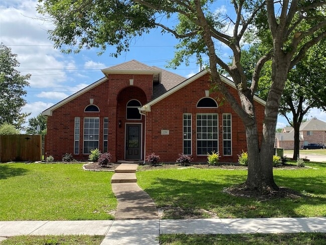 Building Photo - 220 Peach Tree Dr